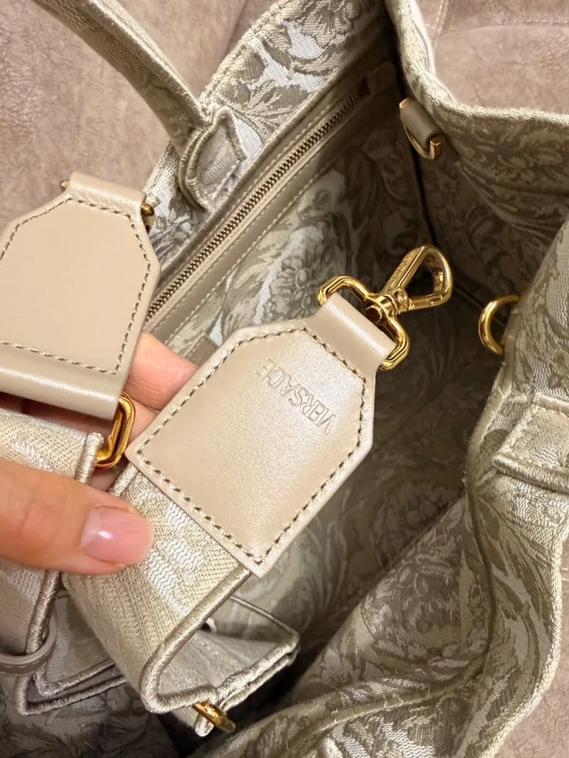 Женские повседневные сумки Versace - Женские повседневные сумки Versace - View 2